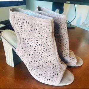 LC Lauren Conrad statice women’s cutout ankle boots